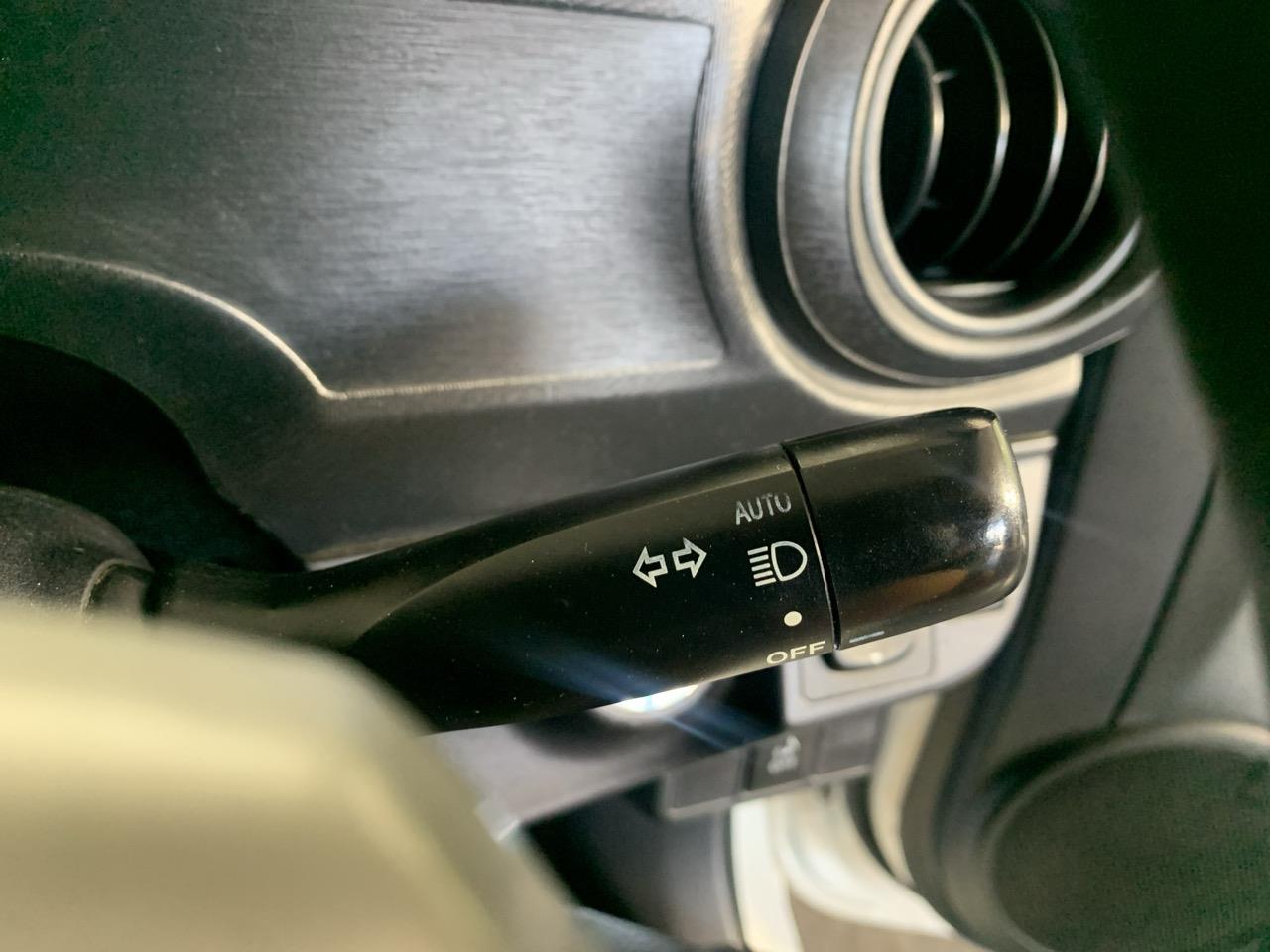 2013 Toyota Aqua S Hatchback PUSH BUTTON START + AUTO LIGHTS + REVERSING CAMERA