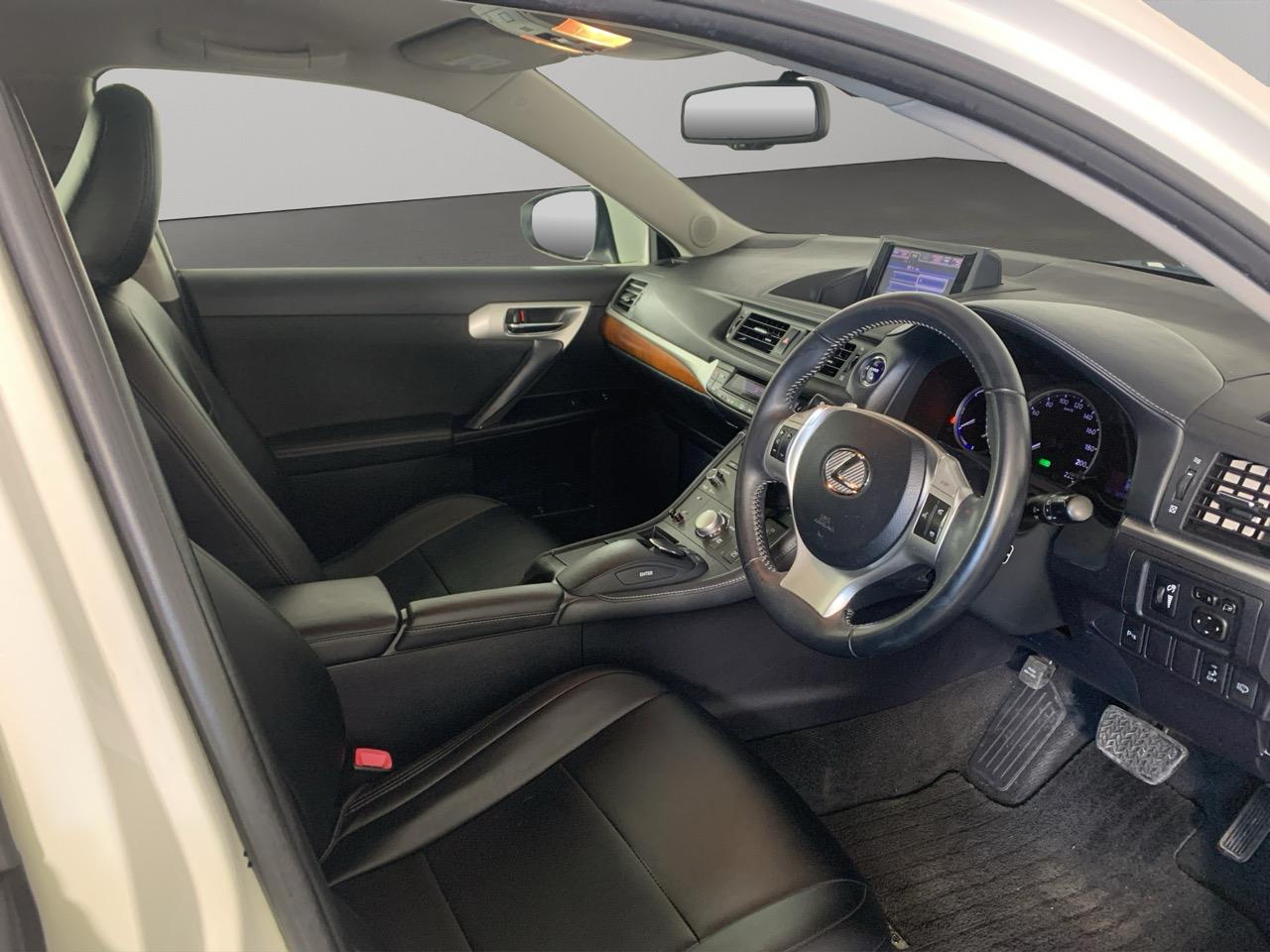 2012 Lexus CT200h Version L Hatchback HEATED SEATS + PUSH START + PADDLE SHIFT