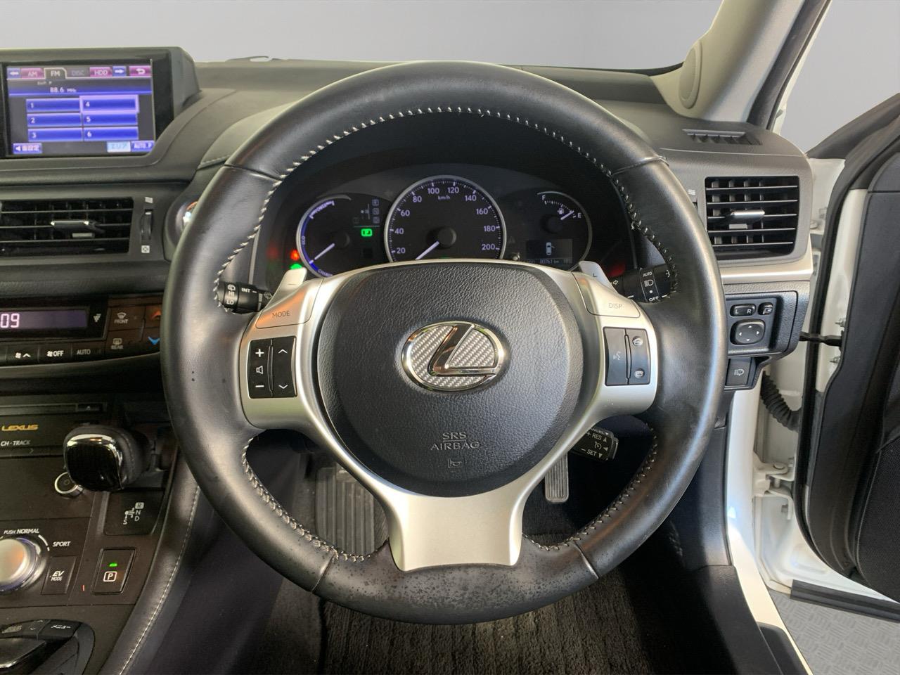 2012 Lexus CT200h Version L Hatchback HEATED SEATS + PUSH START + PADDLE SHIFT