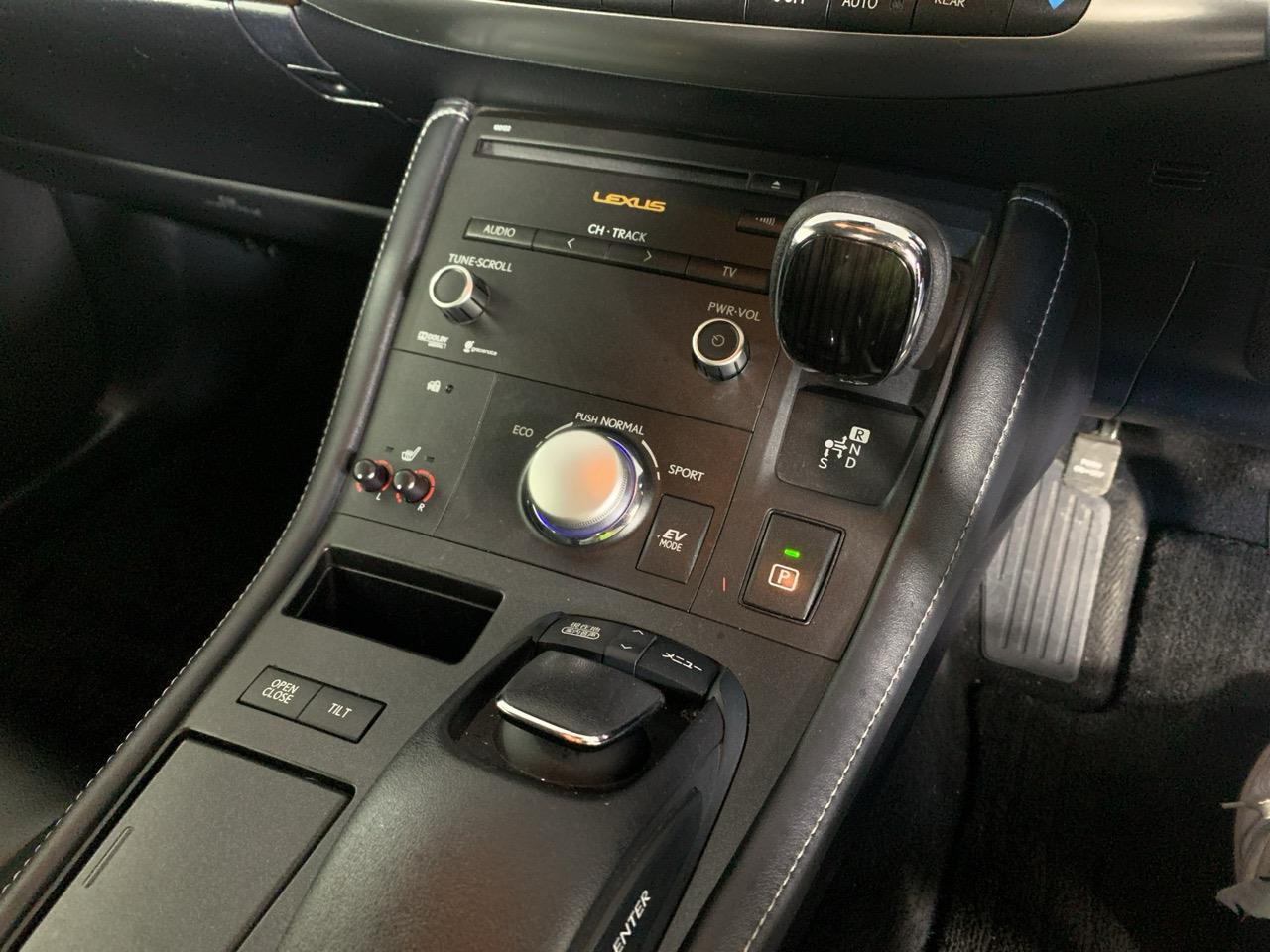 2012 Lexus CT200h Version L Hatchback HEATED SEATS + PUSH START + PADDLE SHIFT