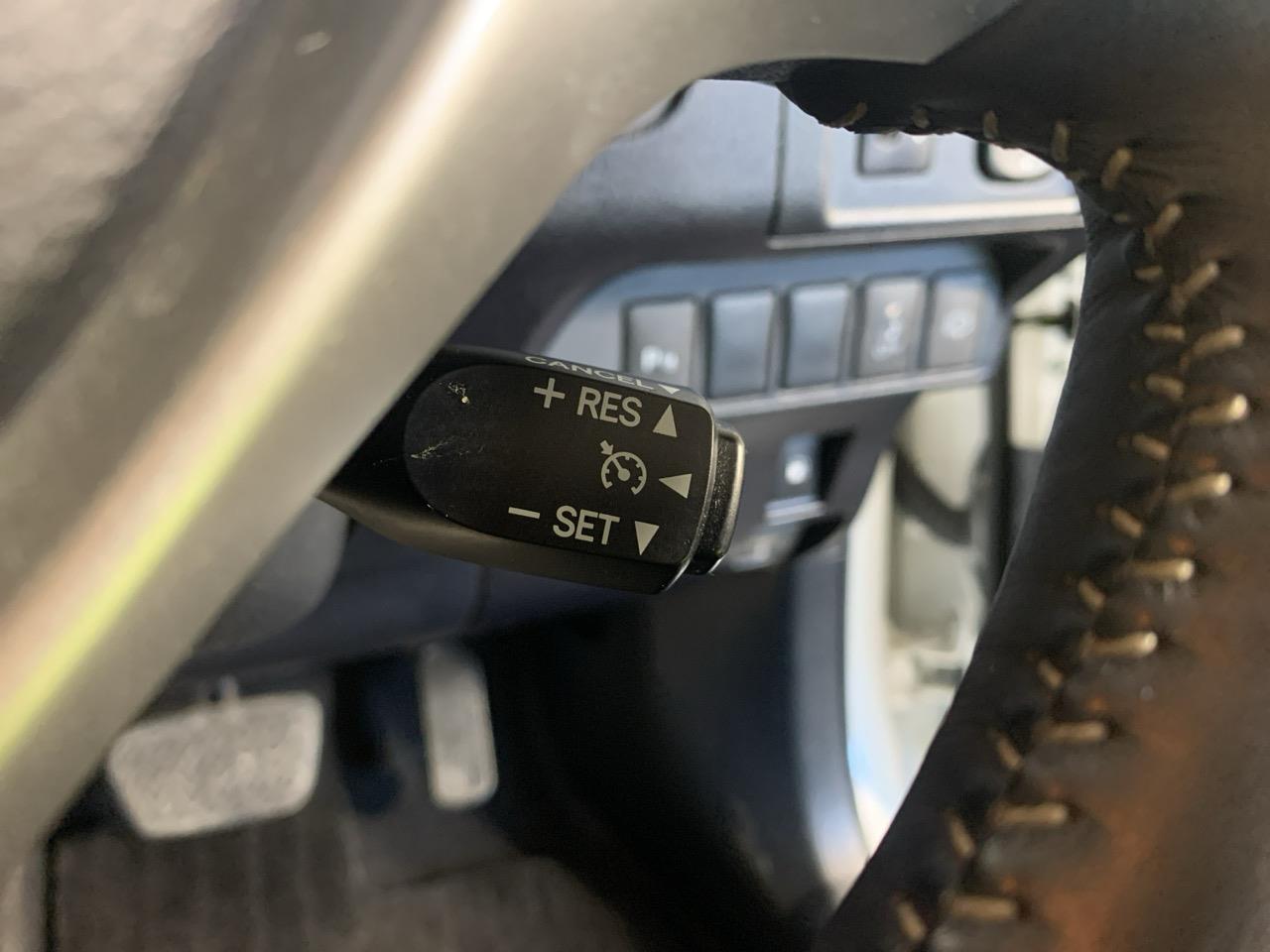 2012 Lexus CT200h Version L Hatchback HEATED SEATS + PUSH START + PADDLE SHIFT