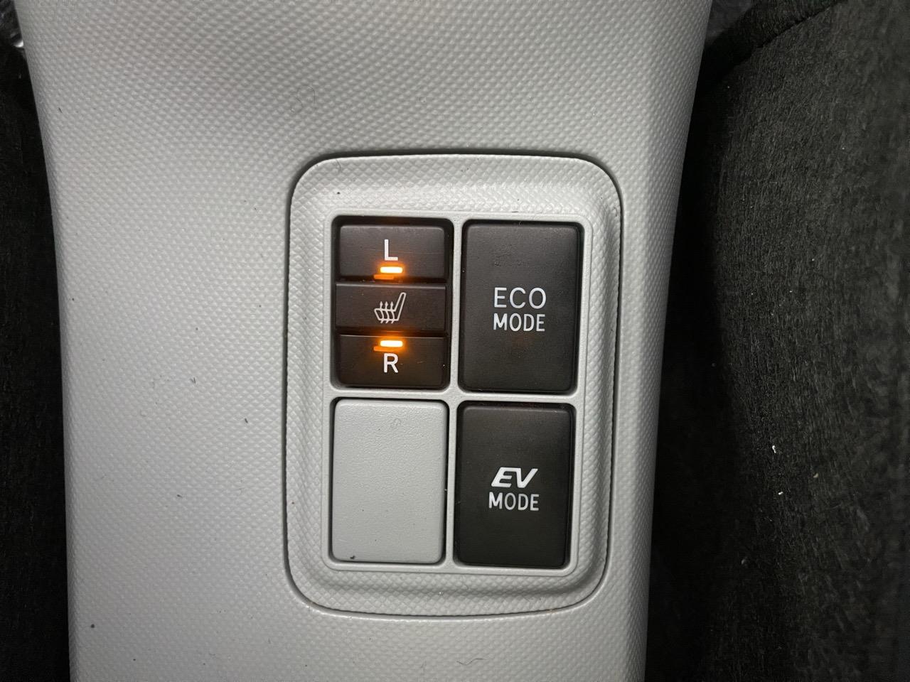 2013 Toyota Aqua S AERO Hatchback REVERSING CAMERA + HEATED SEATS + PUSH START