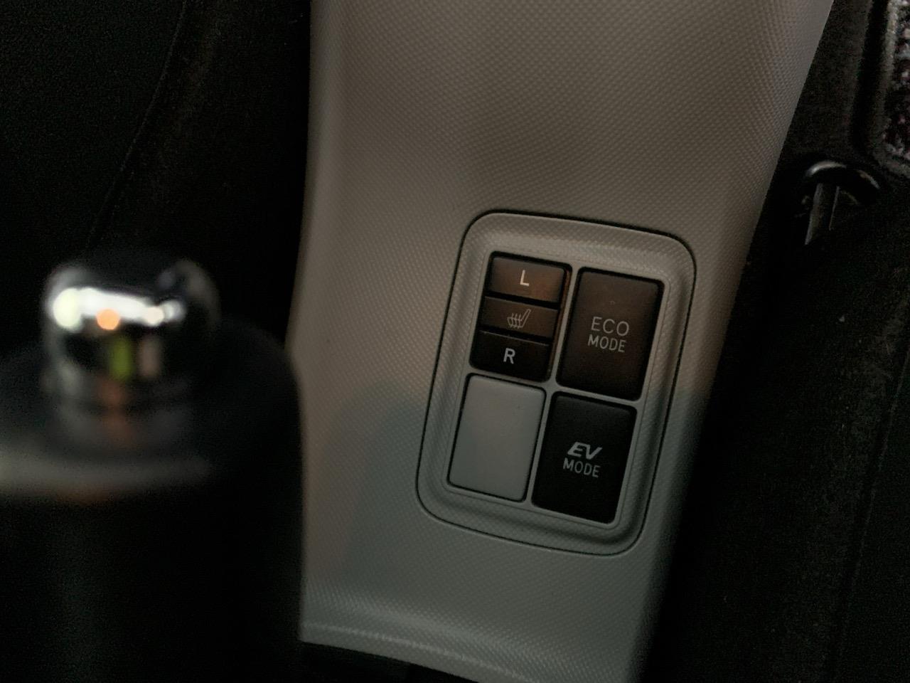 2013 Toyota Aqua G Hatchback HEATED SEATS + PUSH BUTTON START + AUTO LIGHTS