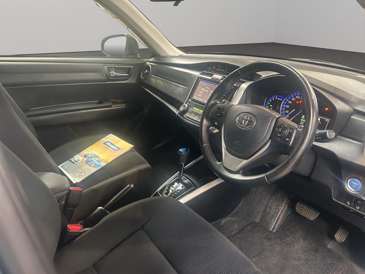 2015 Toyota Corolla Fielder Hybrid Station Wagon PUSH BUTTON START + AUTO LIGHTS + REVERSING CAMERA