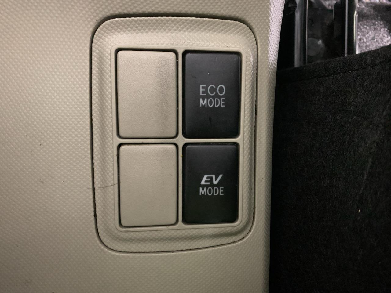 2013 Toyota Aqua S Hatchback REVERSING CAMERA + PUSH BUTTON START + AUTO LIGHTS