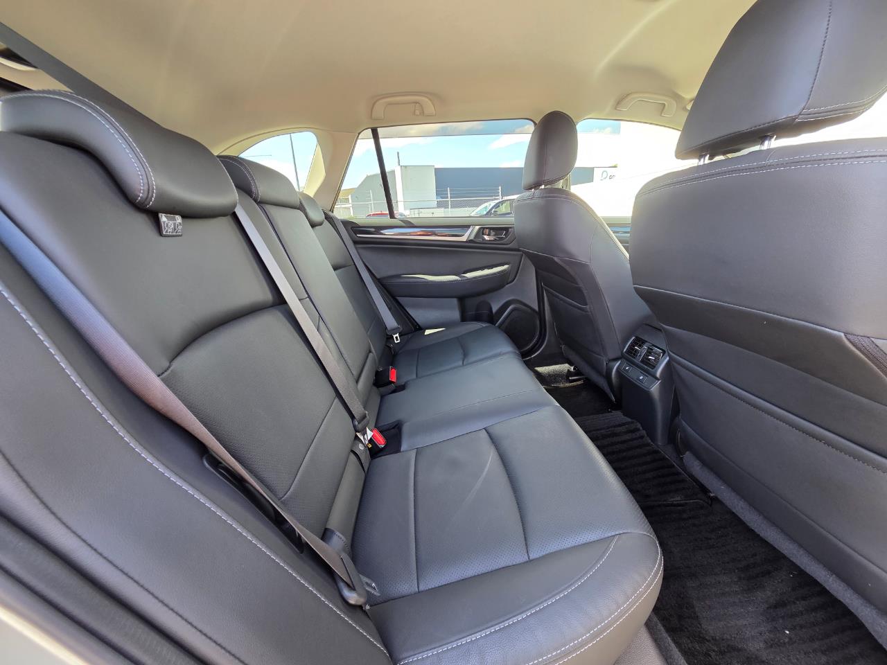 2015 Subaru Outback New Shape AWD RV/SUV AWD + PADDLE SHIFT + REVERSING CAMERA