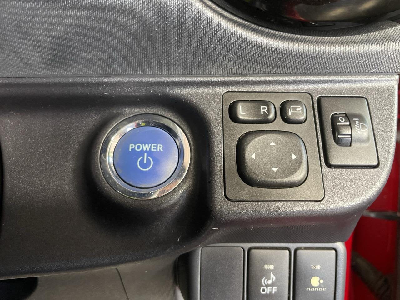 2014 Toyota Aqua X-URBAN Hatchback REVERSING CAMERA + HEATED SEATS + PUSH START