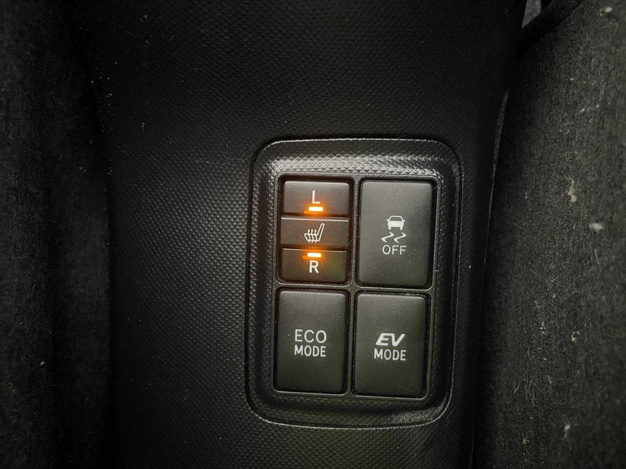 2014 Toyota Aqua X-URBAN Hatchback REVERSING CAMERA + HEATED SEATS + PUSH START