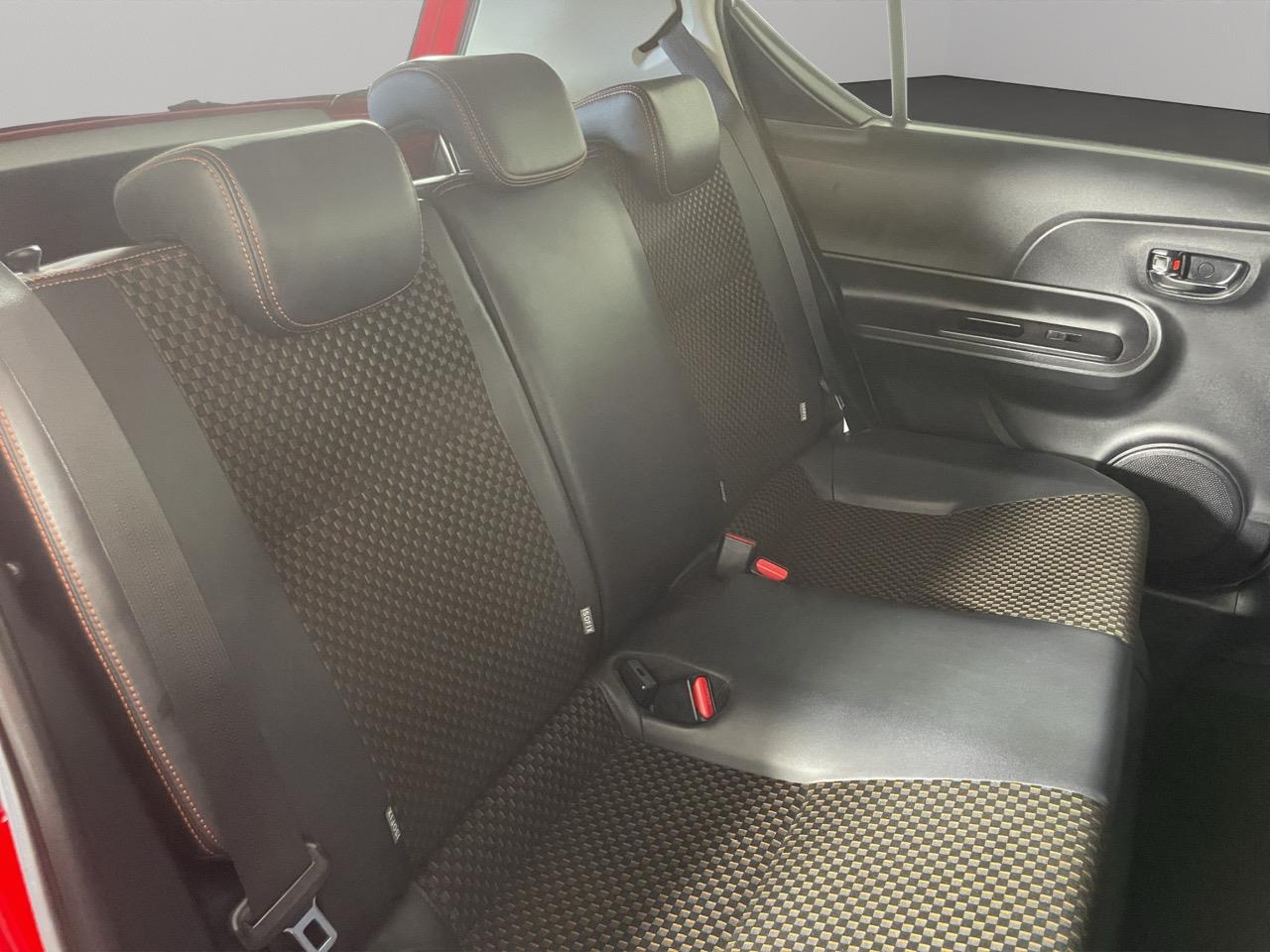 2014 Toyota Aqua X-URBAN Hatchback REVERSING CAMERA + HEATED SEATS + PUSH START