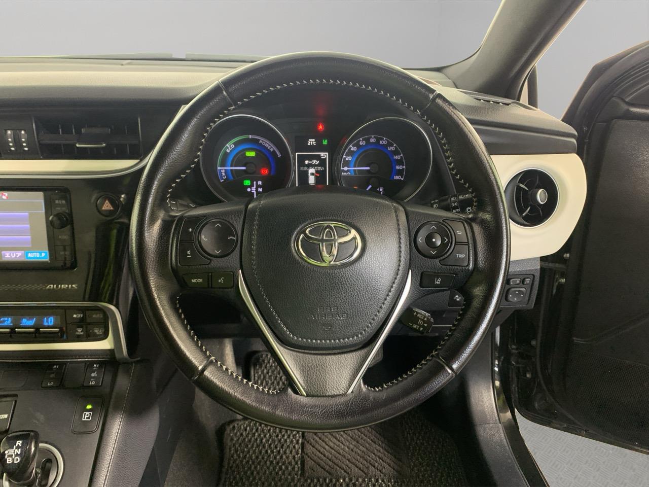 2016 Toyota Auris Corolla Hybrid G Hatchback CRUISE CONTROL + HEATED SEATS + AUTO LIGHTS 