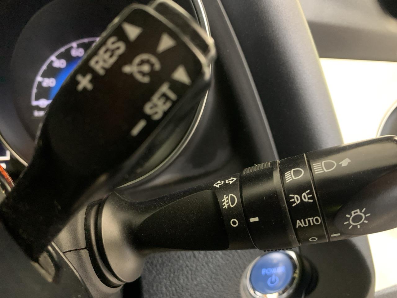 2016 Toyota Auris Corolla Hybrid G Hatchback CRUISE CONTROL + HEATED SEATS + AUTO LIGHTS 