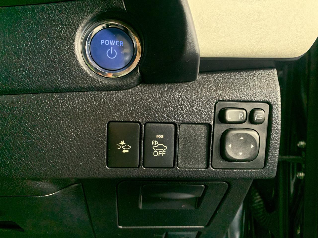 2016 Toyota Auris Corolla Hybrid G Hatchback CRUISE CONTROL + HEATED SEATS + AUTO LIGHTS 