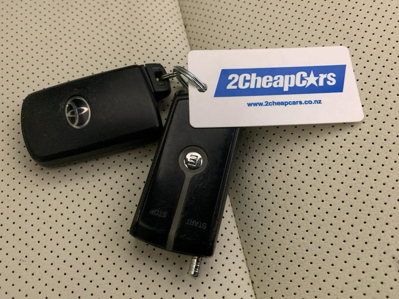 2016 Toyota Auris Corolla Hybrid G Hatchback CRUISE CONTROL + HEATED SEATS + AUTO LIGHTS 