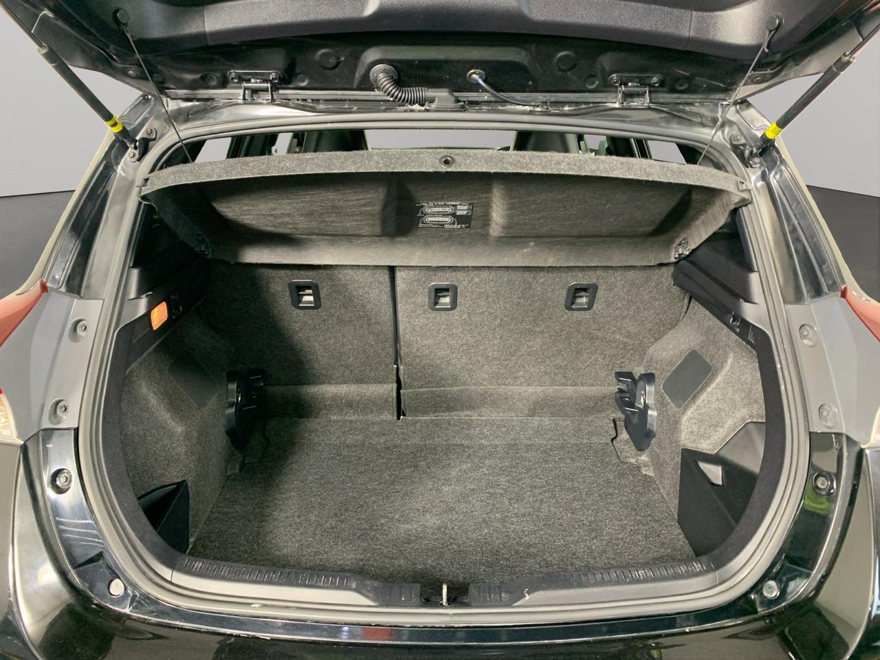 2016 Toyota Auris Corolla Hybrid G Hatchback CRUISE CONTROL + HEATED SEATS + AUTO LIGHTS 