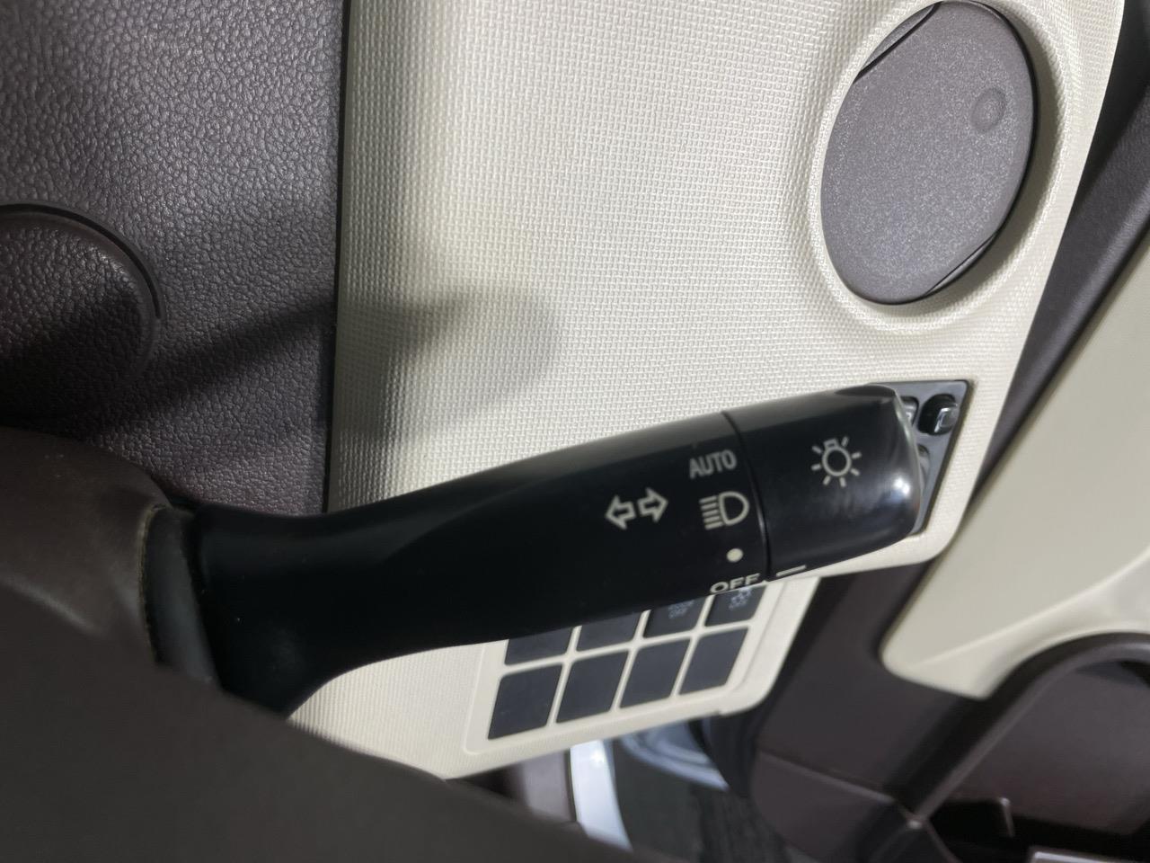 2013 Toyota SPADE F Hatchback REVERSING CAMERA + AUTO LIGHTS 