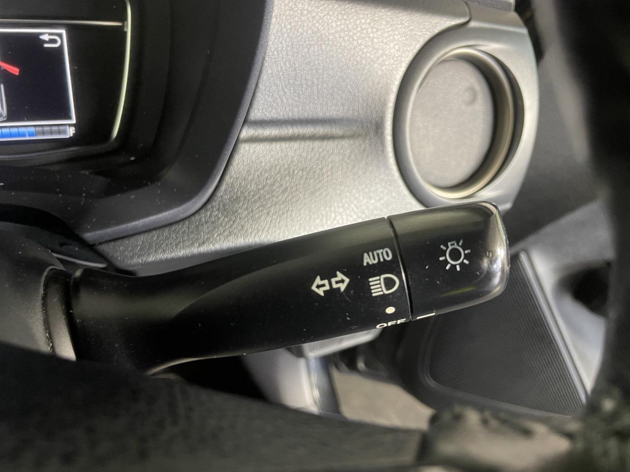 2015 Toyota Corolla Fielder Hybrid Station Wagon REVERSING CAMERA + PARKING SENSORS + PUSH START