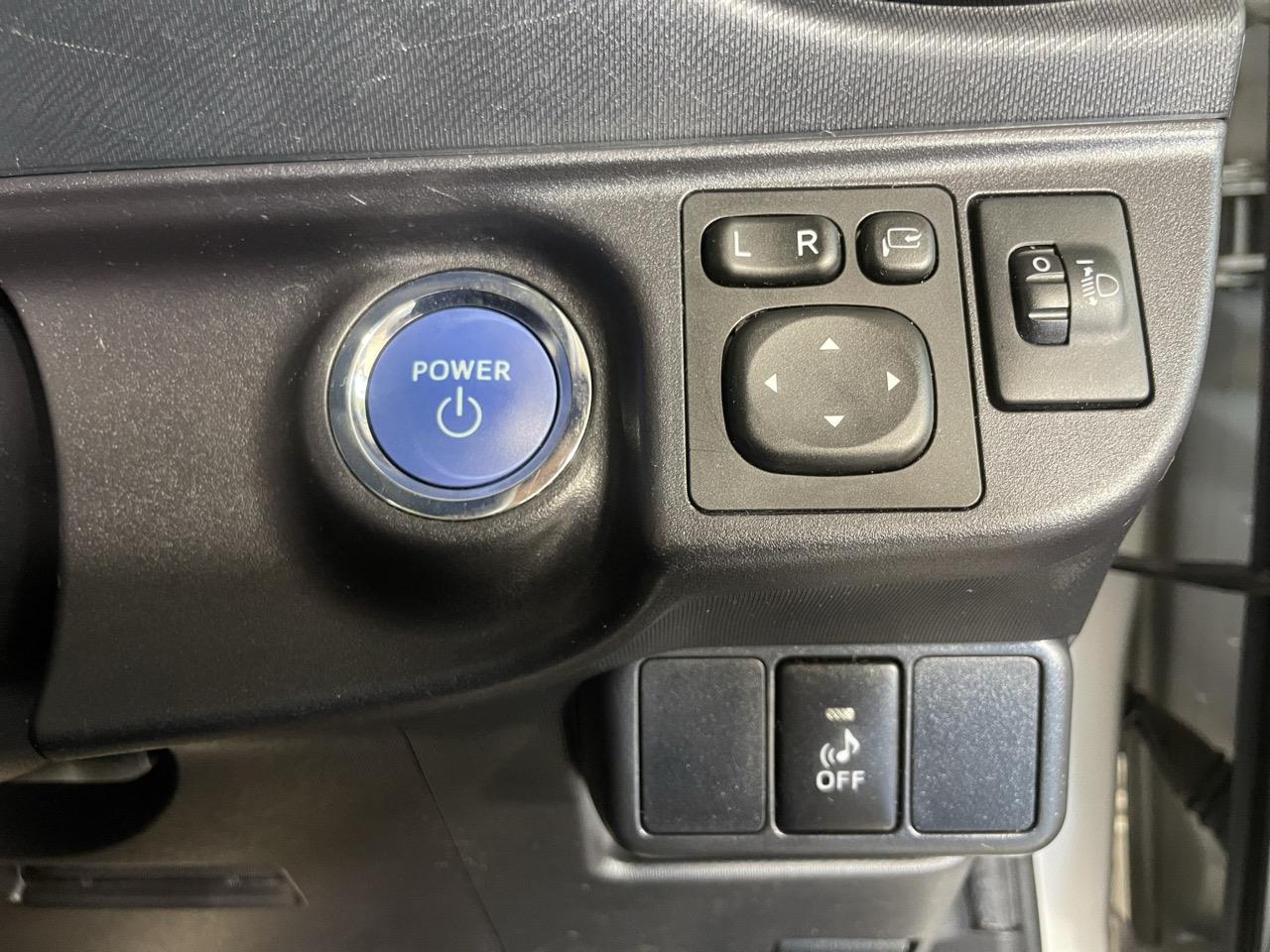 2015 Toyota Aqua Facelift Model S Hatchback LOW KM + REVERSING CAMERA + AUTO LIGHTS