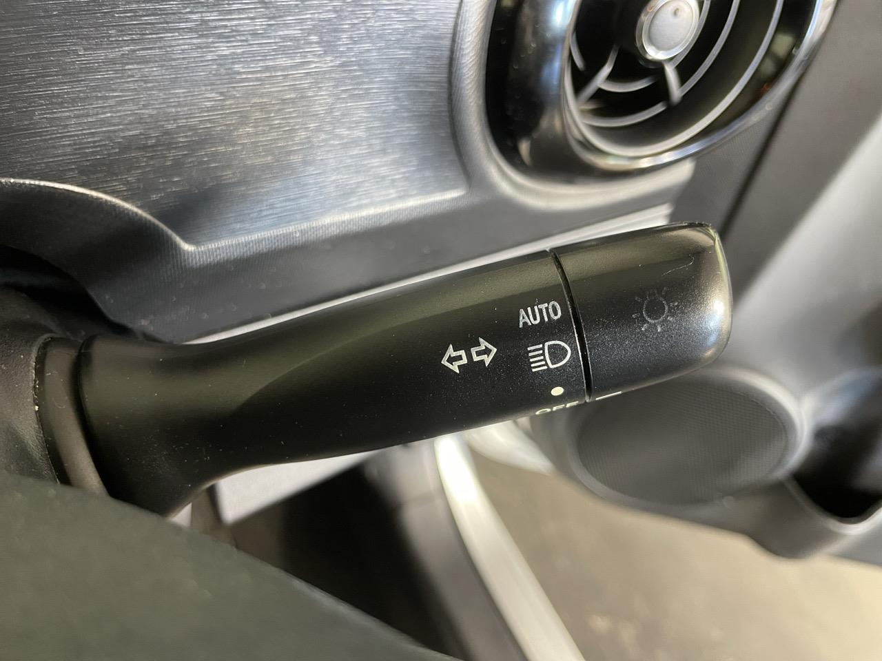 2015 Toyota Aqua Facelift Model S Hatchback LOW KM + REVERSING CAMERA + AUTO LIGHTS