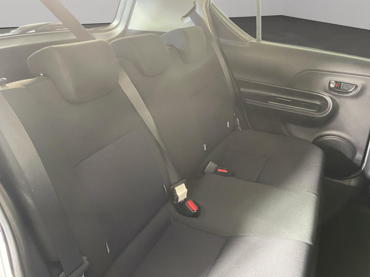 2015 Toyota Aqua Facelift Model S Hatchback LOW KM + REVERSING CAMERA + AUTO LIGHTS