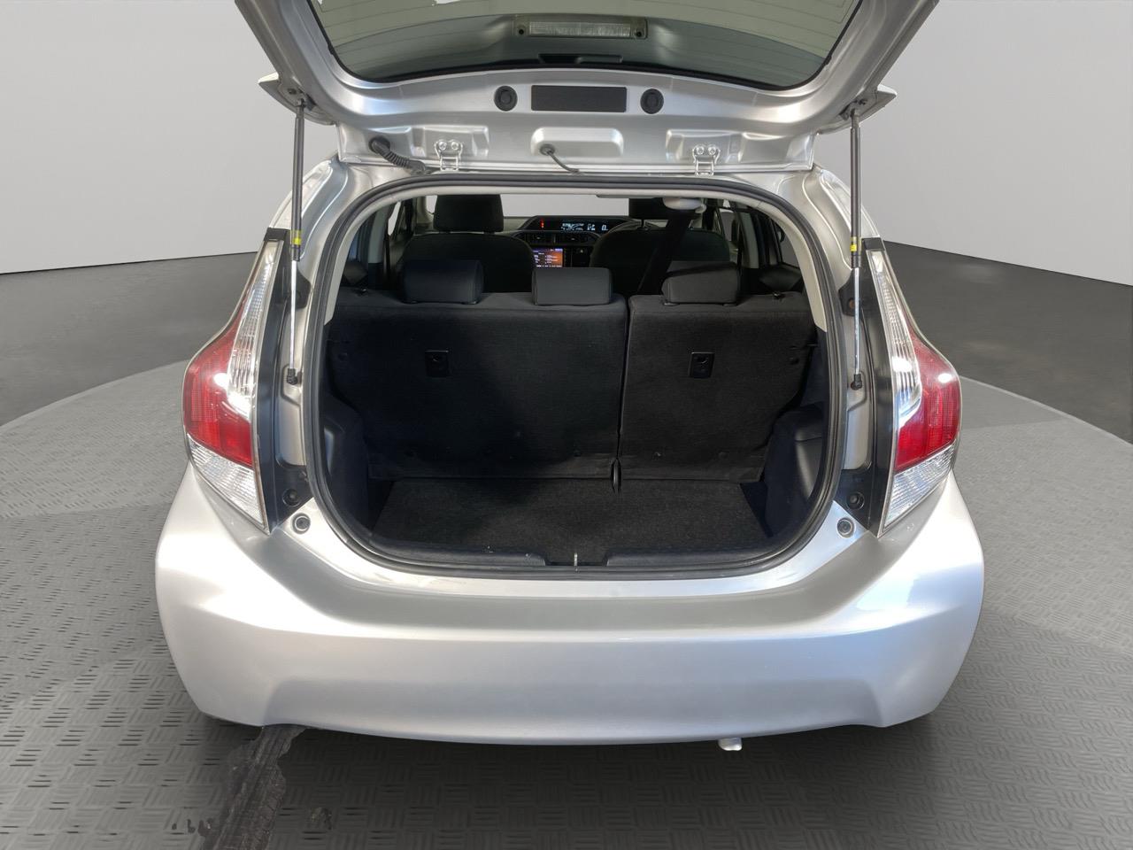 2015 Toyota Aqua Facelift Model S Hatchback LOW KM + REVERSING CAMERA + AUTO LIGHTS