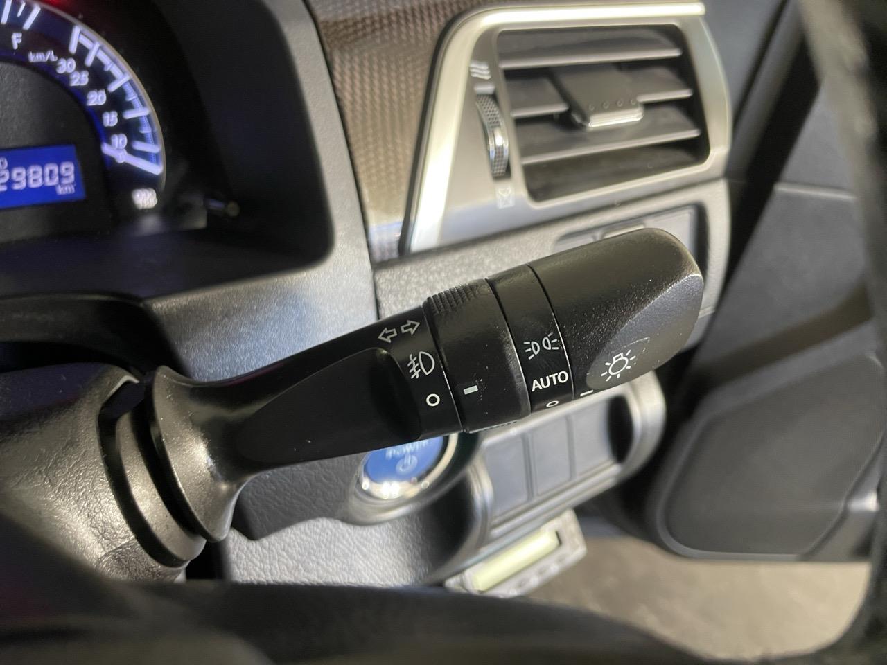 2012 Toyota Camry Hybrid G Package Sedan REVERSING CAMERA + AUTO LIGHTS + PUSH START