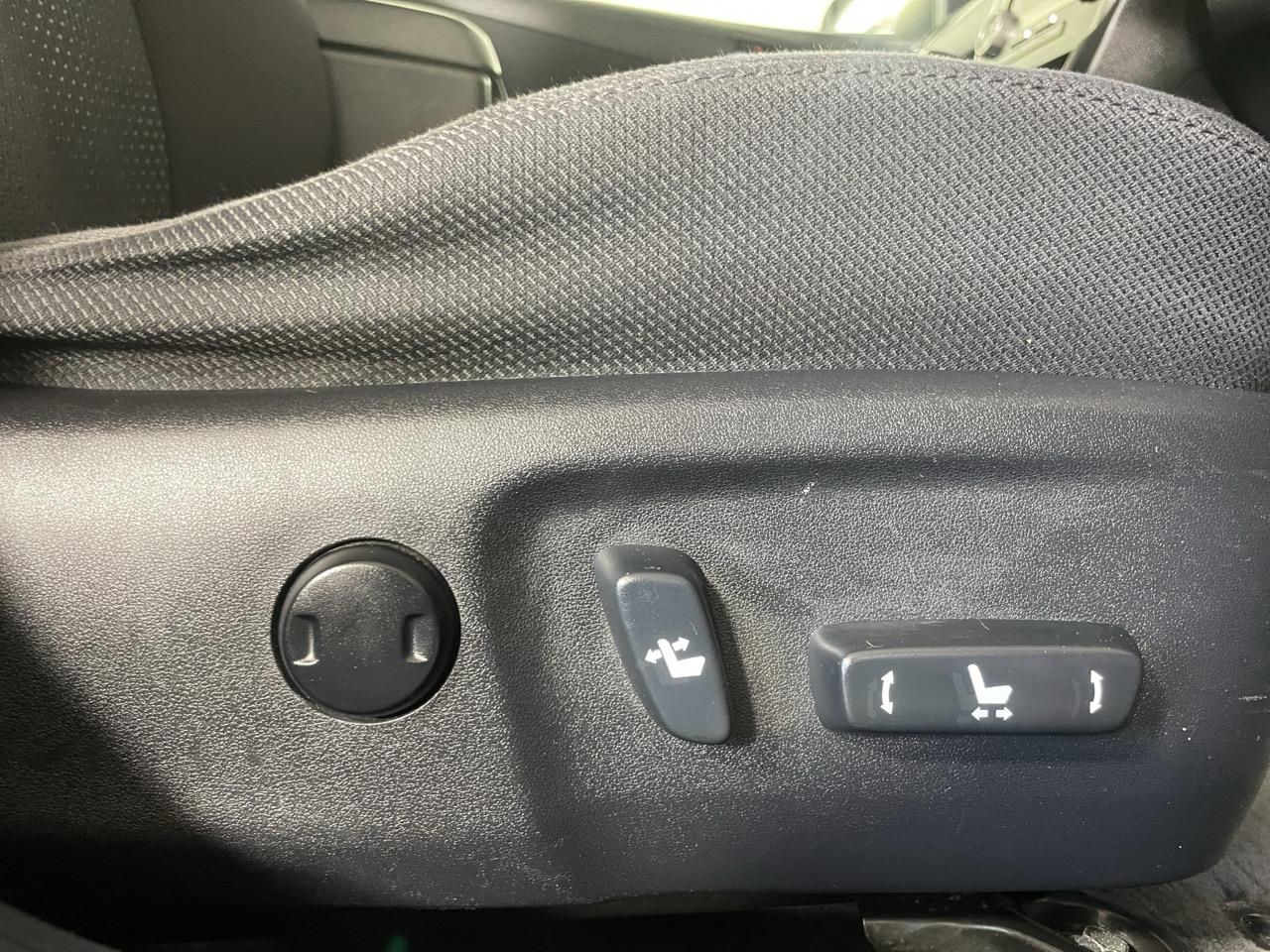 2012 Toyota Camry Hybrid G Package Sedan REVERSING CAMERA + AUTO LIGHTS + PUSH START