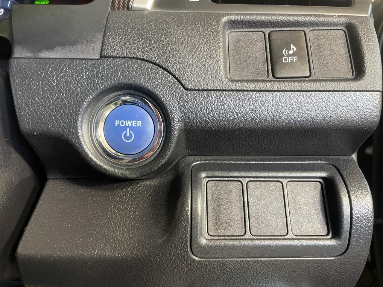 2012 Toyota Camry Hybrid G Package Sedan REVERSING CAMERA + AUTO LIGHTS + PUSH START