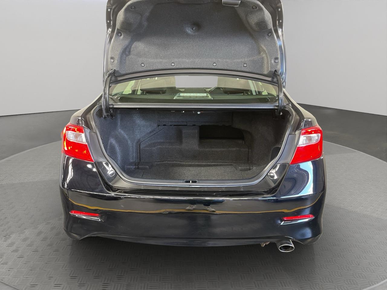 2012 Toyota Camry Hybrid G Package Sedan REVERSING CAMERA + AUTO LIGHTS + PUSH START