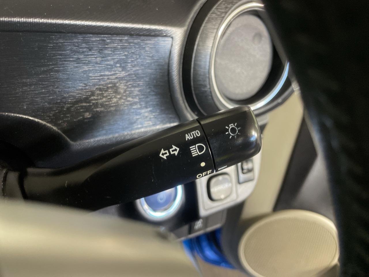 2013 Toyota Aqua G Hatchback REVERSING CAMERA + AUTO LIGHTS + PUSH START