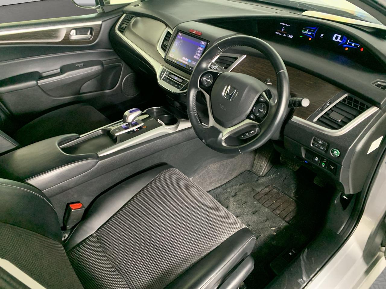 2015 Honda JADE HYBRID X People Mover CRUISE CONTROL + REVERSING CAMERA + AUTO LIGHTS