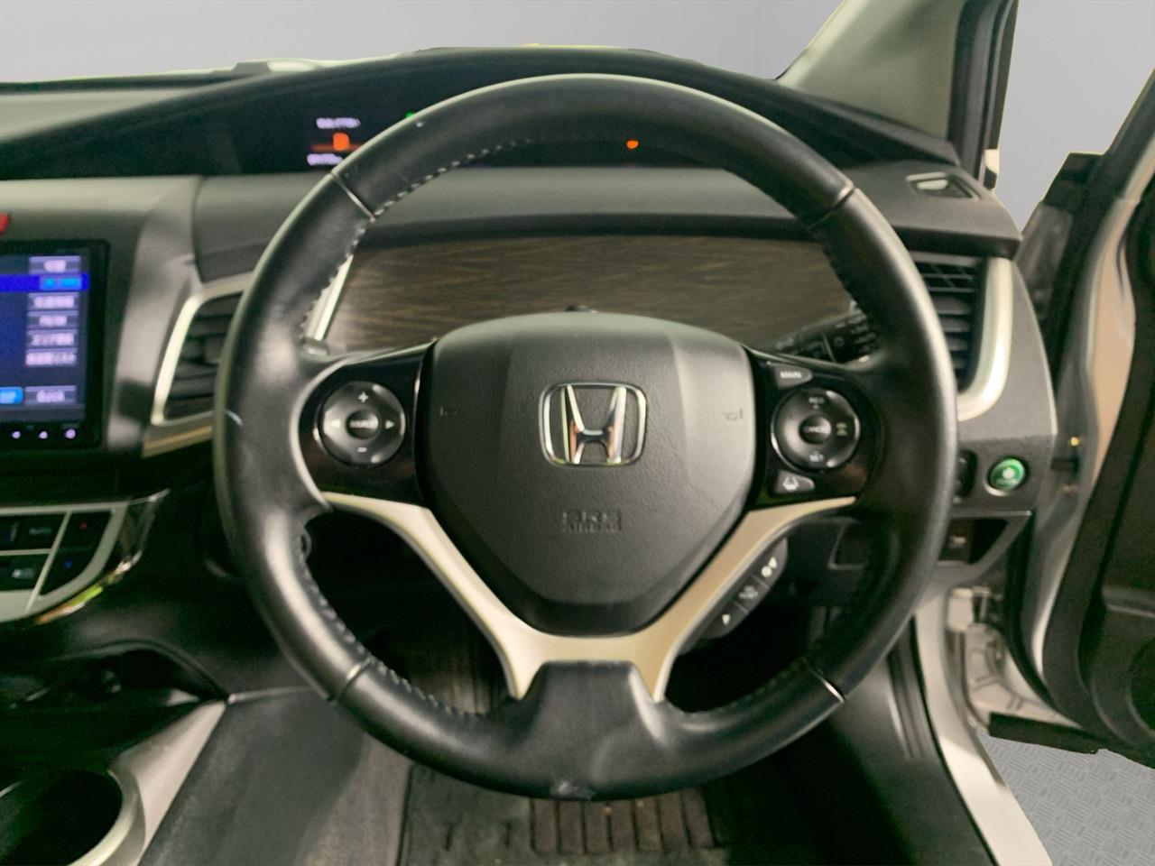 2015 Honda JADE HYBRID X People Mover CRUISE CONTROL + REVERSING CAMERA + AUTO LIGHTS