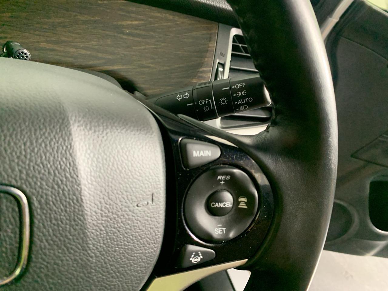 2015 Honda JADE HYBRID X People Mover CRUISE CONTROL + REVERSING CAMERA + AUTO LIGHTS