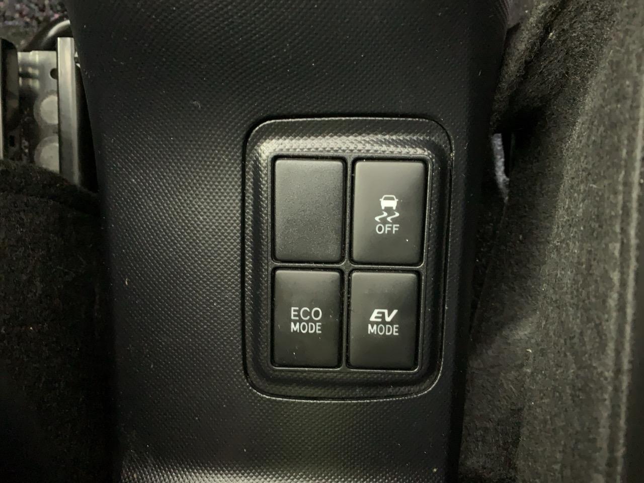 2015 Toyota Aqua Facelift Model G Black Soft Leather Selection Hatchback CRUISE CONTROL + REVERSING CAMERA + AUTO LIGHTS