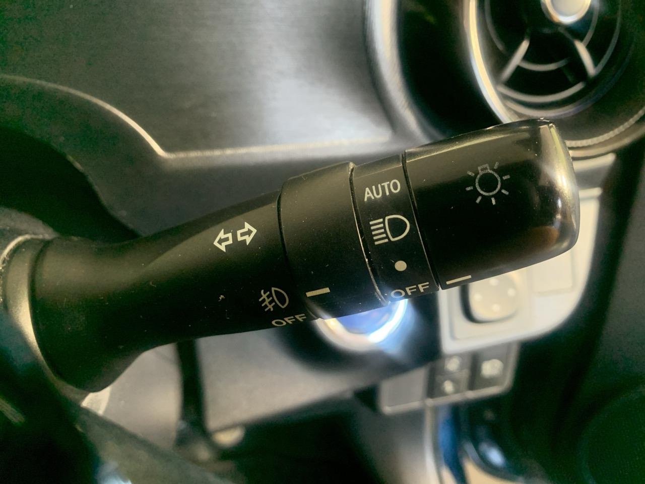 2017 Toyota Aqua New Shape G Hatchback PUSH BUTTON START + AUTO LIGHTS + REVERSING CAMERA