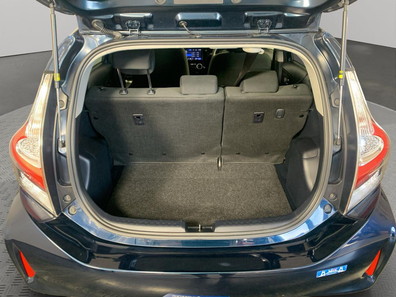 2017 Toyota Aqua New Shape G Hatchback PUSH BUTTON START + AUTO LIGHTS + REVERSING CAMERA