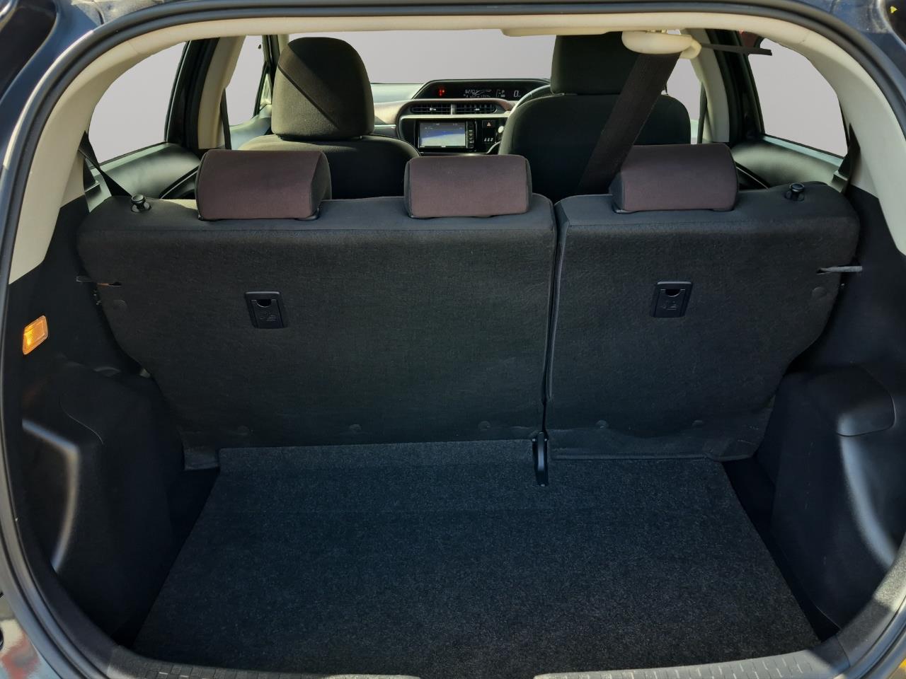 2015 Toyota Aqua Facelift Model G Hatchback HEATED SEATS + CRUISE CONTROL + REVERSING CAMERA