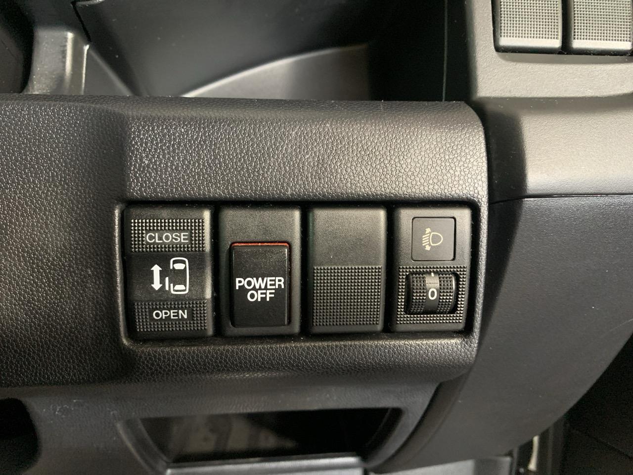 2014 Mazda Premacy 20S Sky Active People Mover LOW KM + REVESING CAMERA + GREAT SPACE