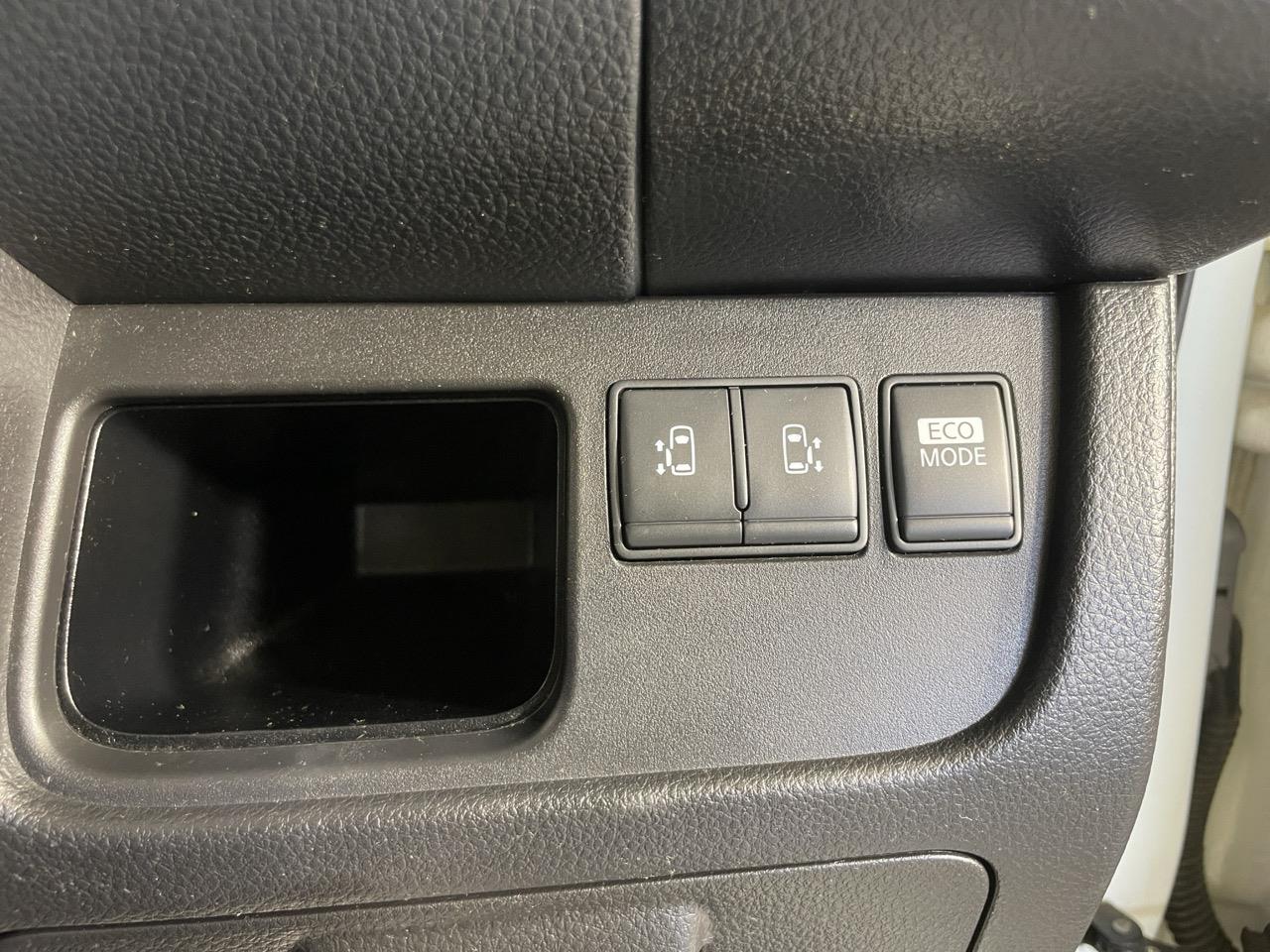 2012 Nissan Serena Hybrid Highway Star People Mover REVESING CAMERA + PUSH SRART + AUTO LIGHTS