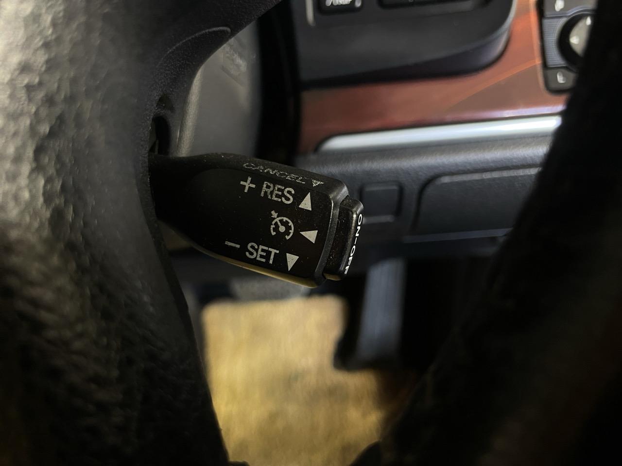 2013 Toyota Crown 2.5 Royal Saloon Sedan CRUISE CONTROL + REVERSING CAMERA + AUTO LIGHTS