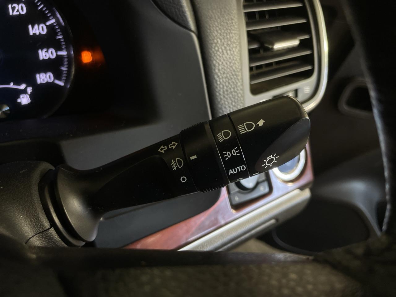 2013 Toyota Crown 2.5 Royal Saloon Sedan CRUISE CONTROL + REVERSING CAMERA + AUTO LIGHTS