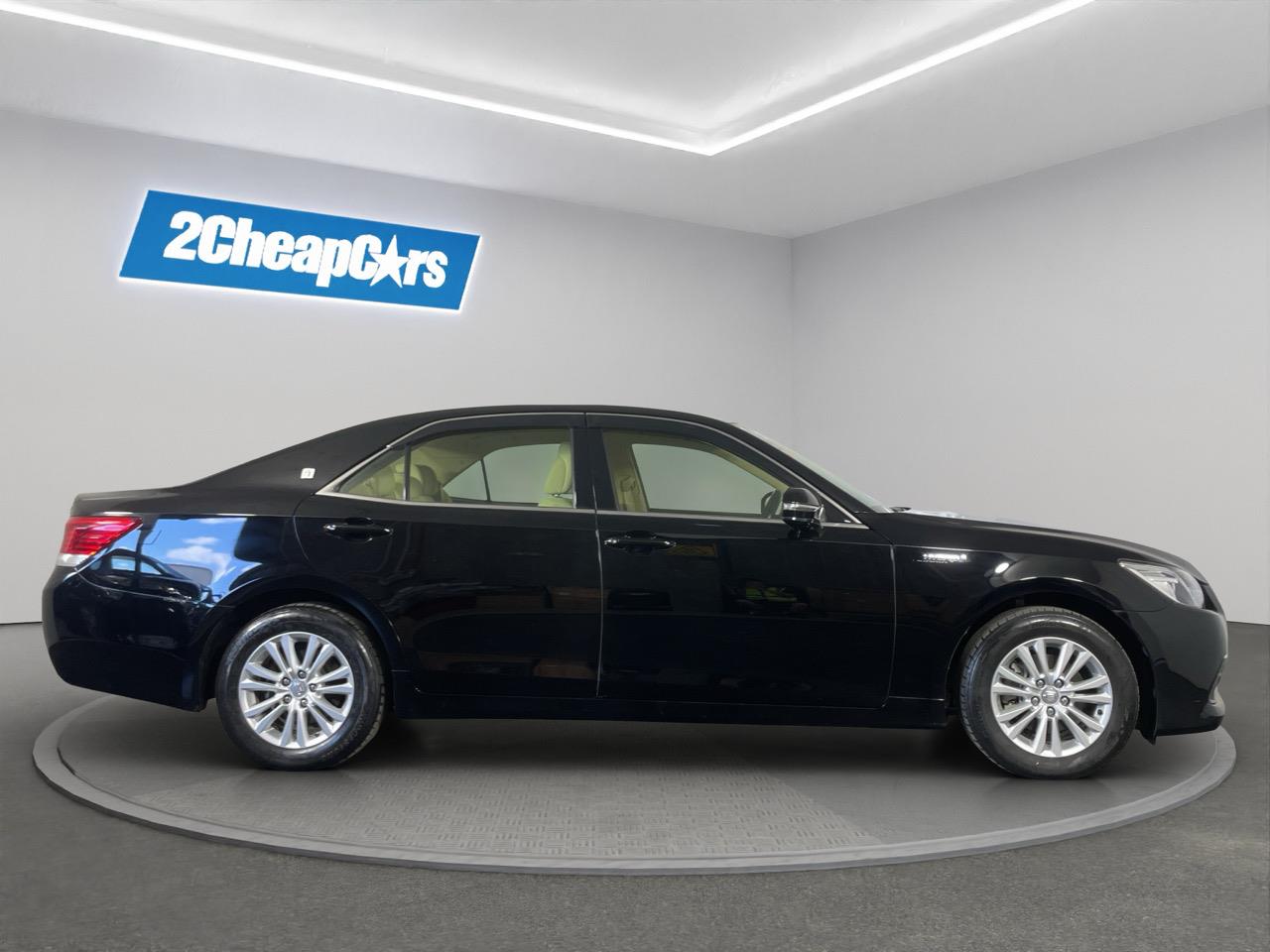 2013 Toyota Crown 2.5 Royal Saloon Sedan CRUISE CONTROL + REVERSING CAMERA + AUTO LIGHTS