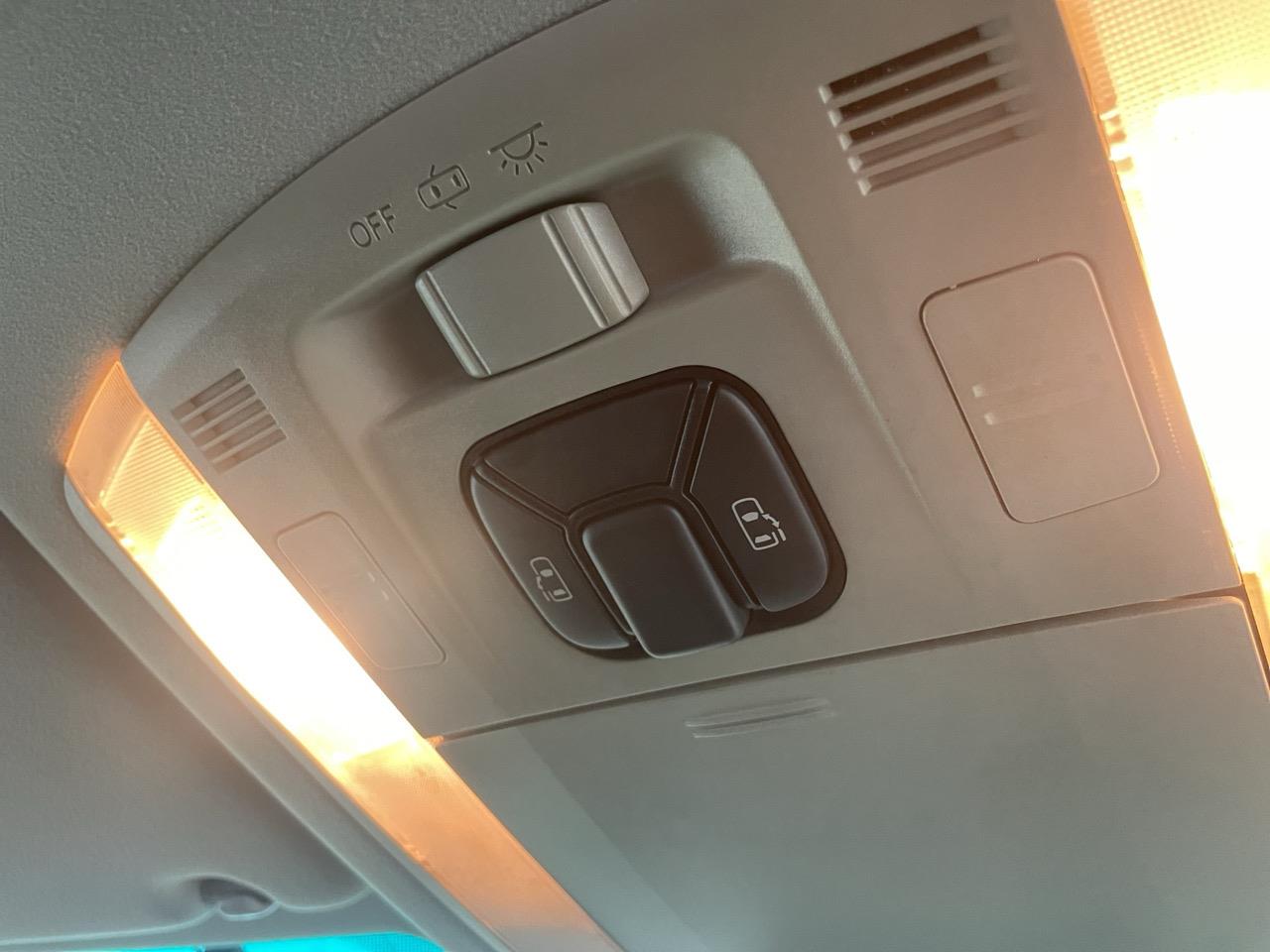 2012 Toyota Vellfire 2.4Z People Mover REVERSING CAMERA + PARKING SENSORS