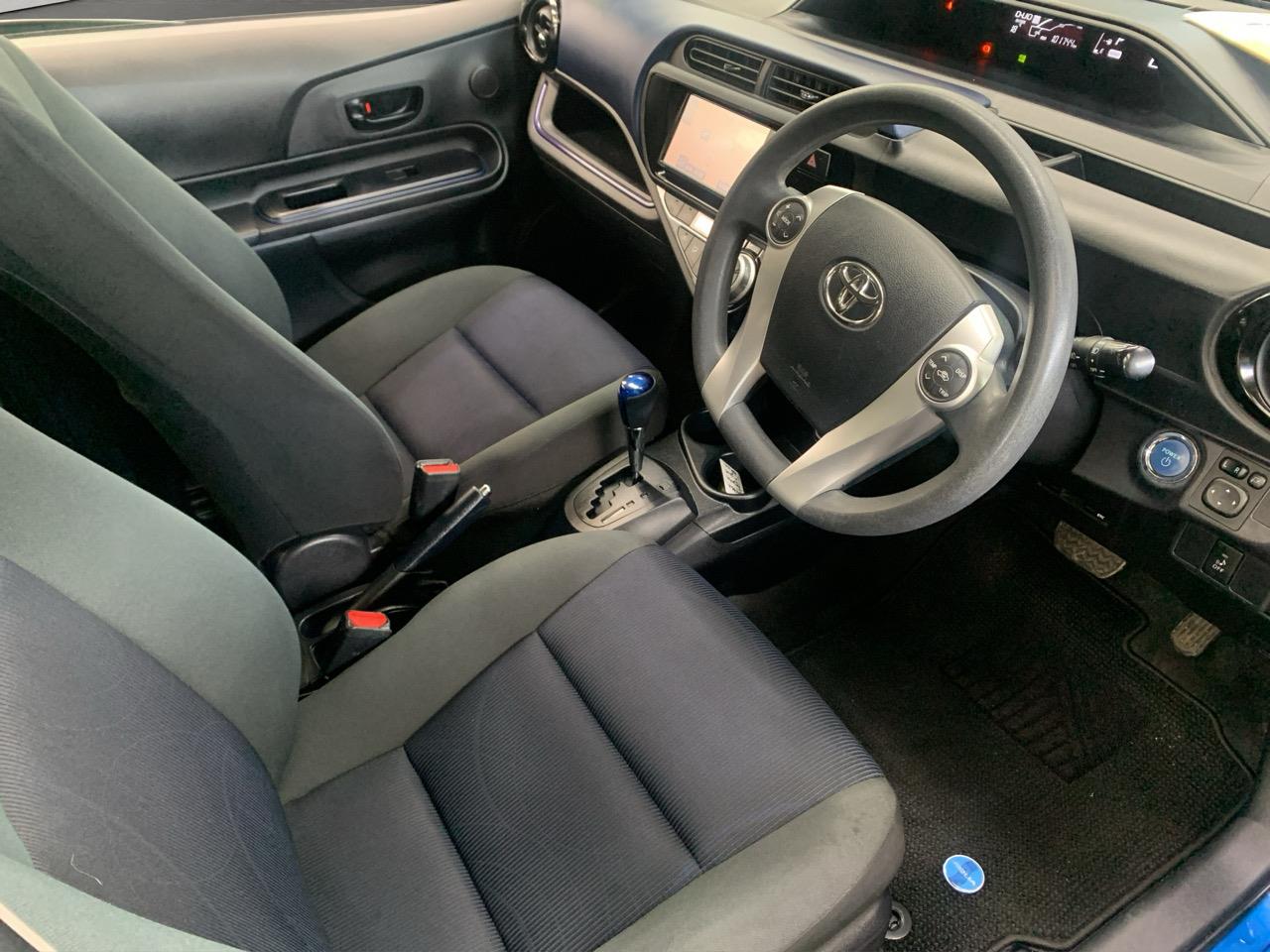 2015 Toyota Aqua Facelift Model S Hatchback PUSH BUTTON START + AUTO LIGHTS + REVERSING CAMERA