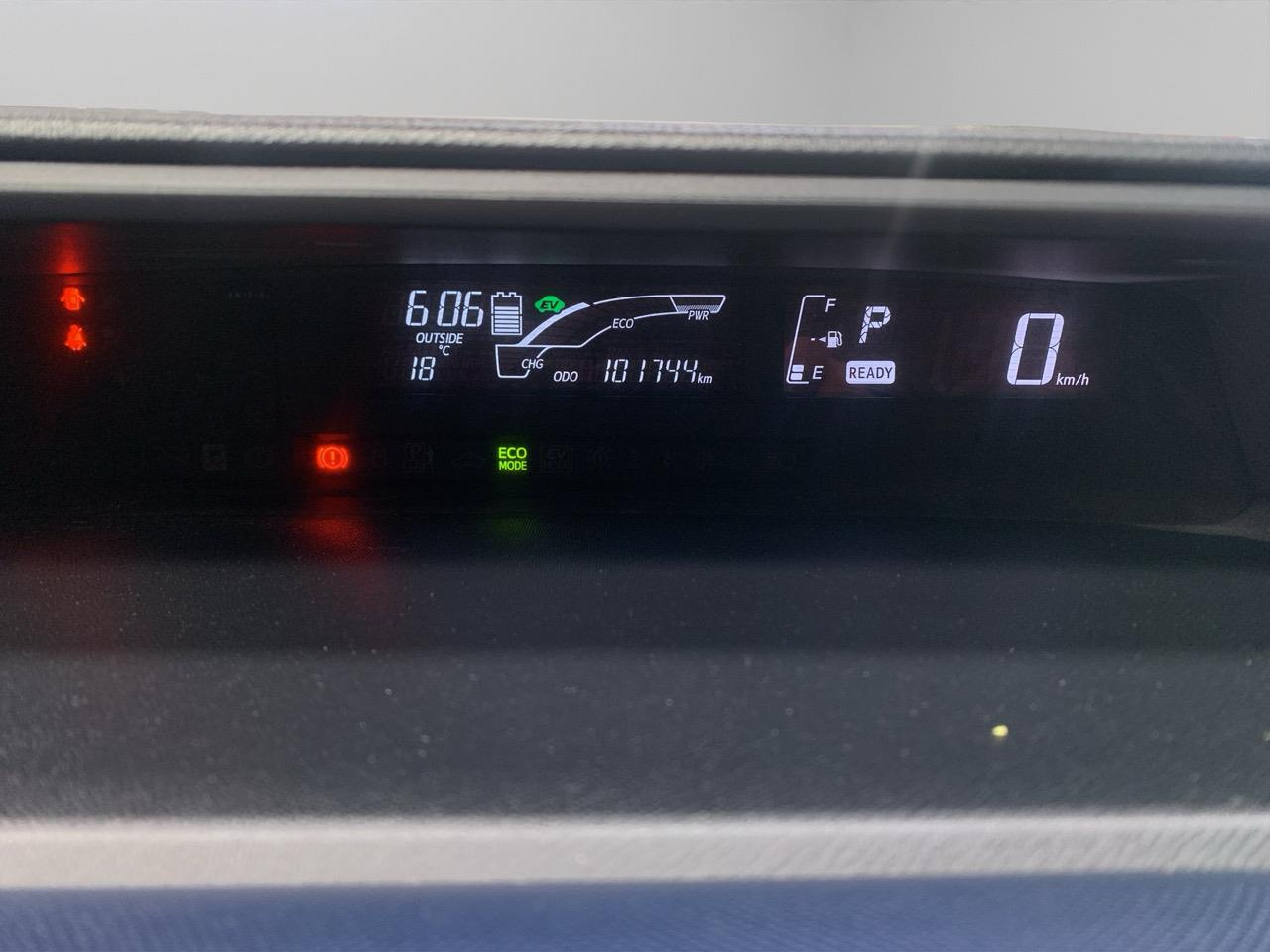 2015 Toyota Aqua Facelift Model S Hatchback PUSH BUTTON START + AUTO LIGHTS + REVERSING CAMERA