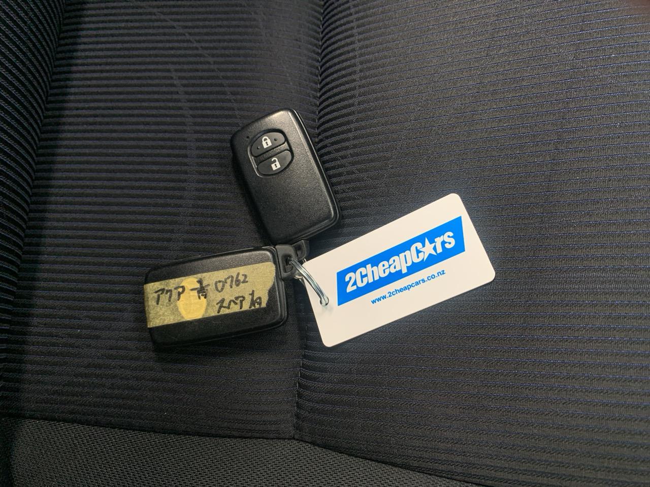 2015 Toyota Aqua Facelift Model S Hatchback PUSH BUTTON START + AUTO LIGHTS + REVERSING CAMERA