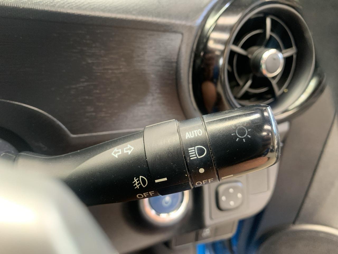 2015 Toyota Aqua Facelift Model S Hatchback PUSH BUTTON START + AUTO LIGHTS + REVERSING CAMERA