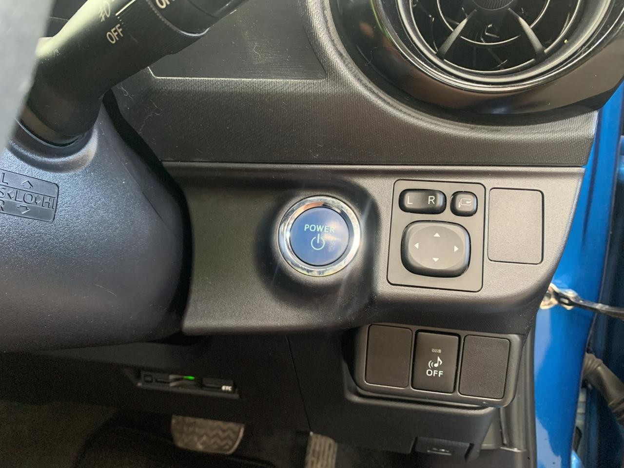 2015 Toyota Aqua Facelift Model S Hatchback PUSH BUTTON START + AUTO LIGHTS + REVERSING CAMERA