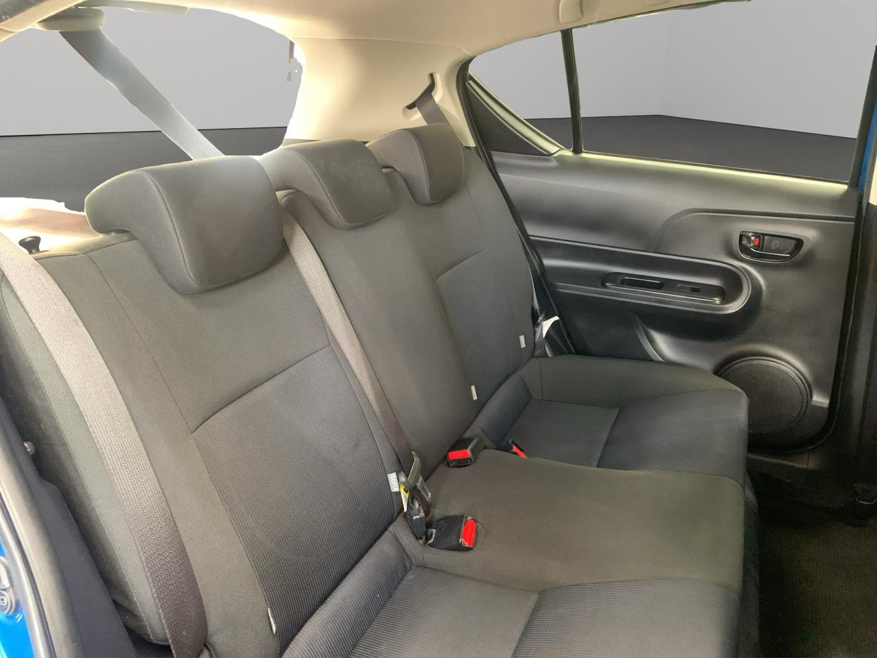 2015 Toyota Aqua Facelift Model S Hatchback PUSH BUTTON START + AUTO LIGHTS + REVERSING CAMERA