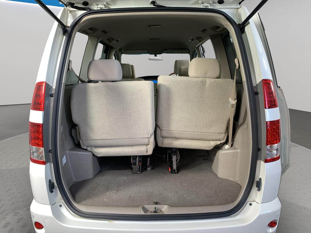 2006 Toyota Noah  People Mover REVERSING CAMERA