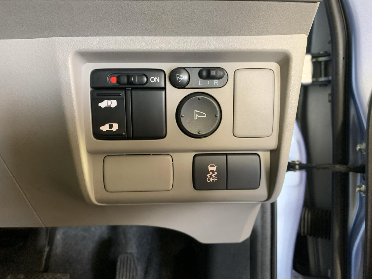 2012 Honda Freed Hybrid People Mover REVERSING CAMERA + POWER SLIDING DOOR